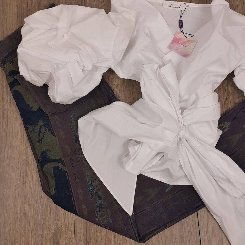 NWT Chicwish white crop‎ top blouse sz XS with front tie